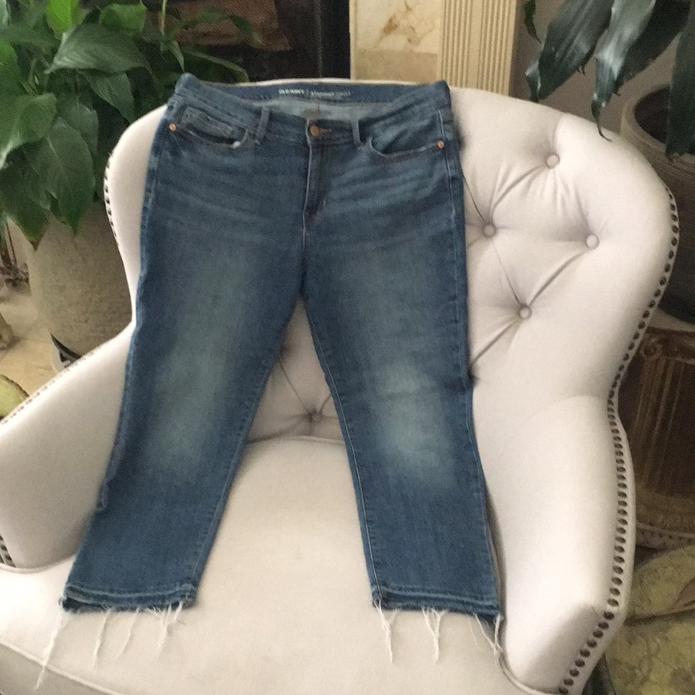 Mid rise straight Capri pants